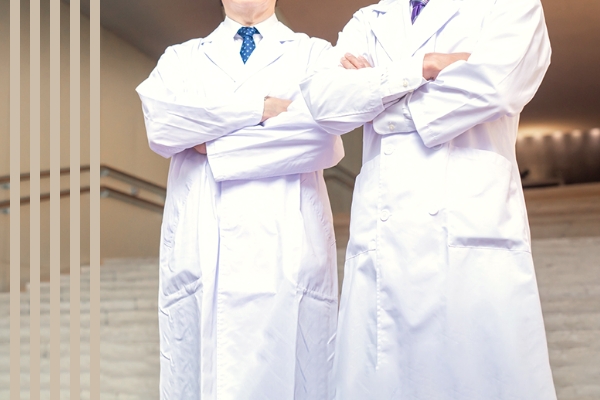 リウマチ専門医の院長、糖尿病専門医の副院長による専門的な医療を提供します